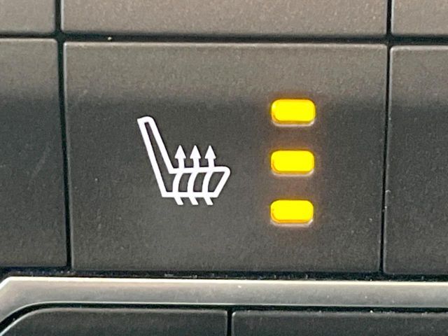 ●フロントシートヒーティング：運転席・助手席共に三段階で調節が可能なシートヒーターを装備しております。季節を問わず快適にご使用いただけます。