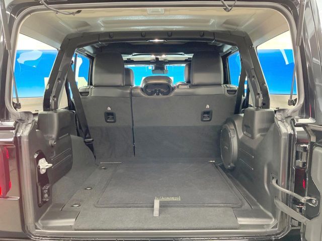 ●トランクルーム：趣味が広がる収容スペース！これだけの広さがあればお買い物やレジャーなどにも最適です！使用感も少なくきれいな状態を維持しております。