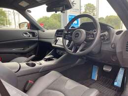 フェアレディZの運転席周りの画像です。