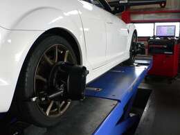 四輪アライメントメンテナンス済みです。