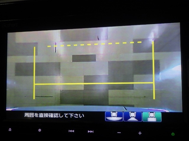 バックカメラの画像です。車庫入れの安心感がアップしますね☆