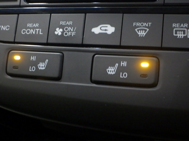 ポッカポカで心地よいシートヒーターも装備されています。真冬でも数十秒で効き始めるので寒さが苦手な方の必需品です☆