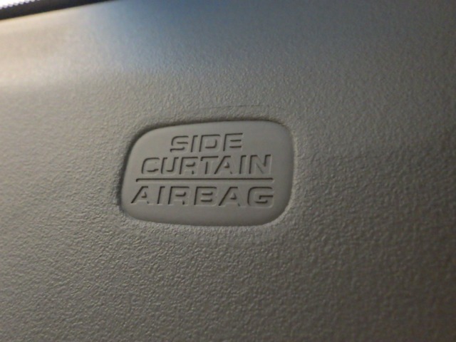 車両側面からの安全性も高めてくれる、安心装備のサイドカーテンエアバックシステムです◎