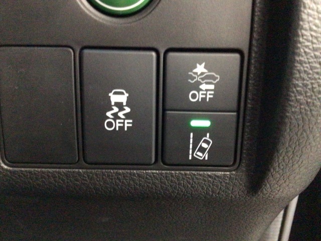 ホンダが推し進める総合先進安全装備のセンシング搭載！　衝突や斜線はみだしなどの危険が予測される時、センサーが警告。ヒューマンエラーを高度先進技術が補完してくれます。