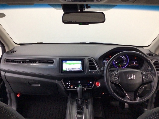 【前方視界】開放的な前方視界！運転がしやすく疲れにくいです♪窓が大きく、見通しがとっても良いおクルマですよ♪
