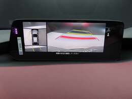 360°モニターが標準装備されておりますので、細い道や狭い駐車場でもラクラク♪　視認性もバッチリです。