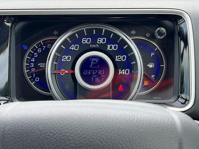見やすいメーター類！きっと毎日の運転が楽しくなりますよ♪
