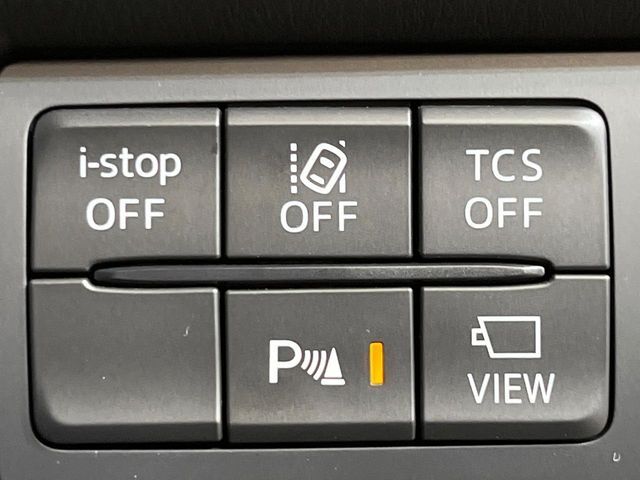 【スマートシティブレーキサポート】低速走行中に前方の車両等を認識し、衝突しそうな時は警報とブレーキで衝突回避と被害軽減をアシスト。より安全にドライブをお楽しみいただけます。