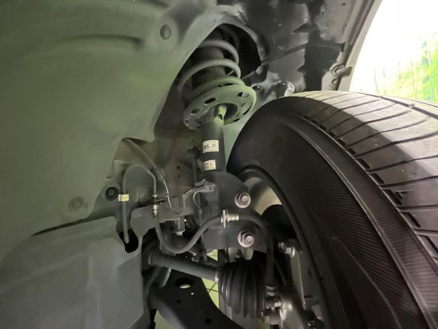 お車を安心してお乗りいただく為には、足回りの定期点検が欠かせません。サービスサポート（有償保証）では無料点検もご提供しており、安心のカーライフをお過ごしいただけるサポート体制が整っています。