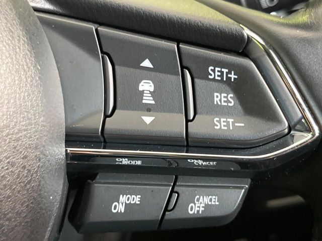 【マツダ・レーダークルーズコントロール】高速道路での長距離走行が楽に！自動で速度を保つクルーズコントロールが、衝突軽減システムと連携し、前方の車両を感知して車間を保つように速度調節してくれます！！