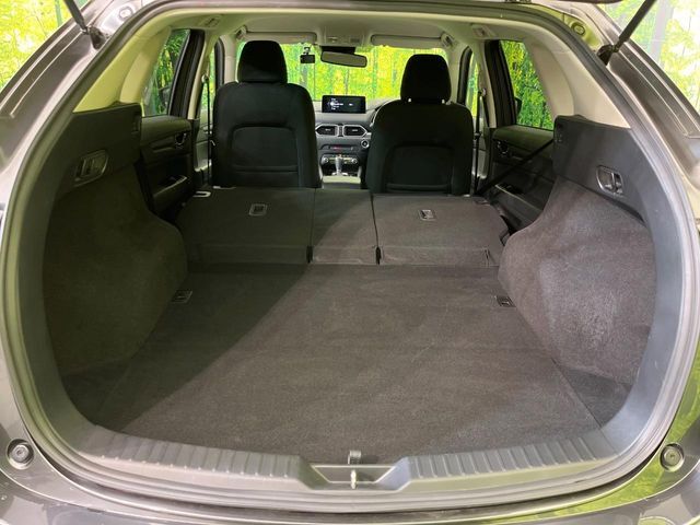 普段のお買い物や通勤、送迎等に十分な荷室スペースを確保しております。セカンドシートを倒すと、大きな荷物の積載も可能です♪