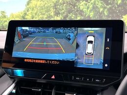 【パノラミックビューモニター】専用のカメラにより、上から見下ろしたような視点で360度クルマの周囲を確認することができます☆死角部分も確認しやすく、狭い場所での切り返しや駐車もスムーズに行えます。