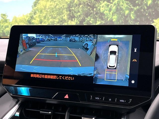 【パノラミックビューモニター】専用のカメラにより、上から見下ろしたような視点で360度クルマの周囲を確認することができます☆死角部分も確認しやすく、狭い場所での切り返しや駐車もスムーズに行えます。