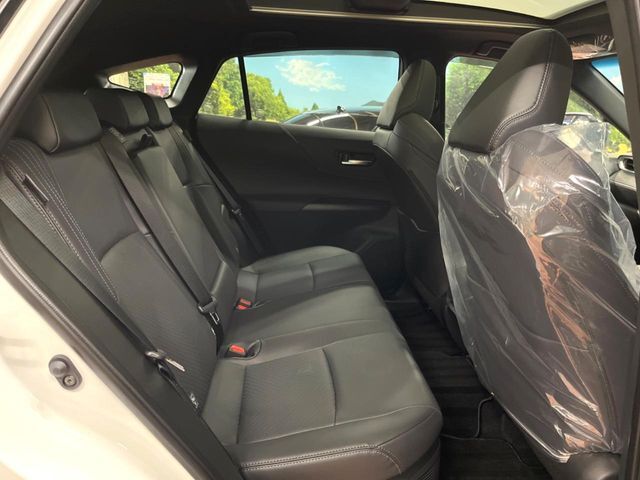 後部座席も気になるようなキズ・汚れやへたり等、大きなダメージはなく、良好な状態です。