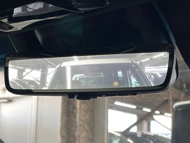 【デジタルインナーミラー】後席の大きな荷物や同乗者で後方が確認しづらい時でも安心！カメラが撮影した車両後方の映像をルームミラー内に表示。クリアな視界で状況の確認が可能です！