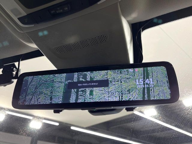 【アドバンスドルームミラー】後席の大きな荷物や同乗者で後方が確認しづらい時でも安心！カメラが撮影した車両後方の映像をルームミラー内に表示。クリアな視界で状況の確認が可能です！