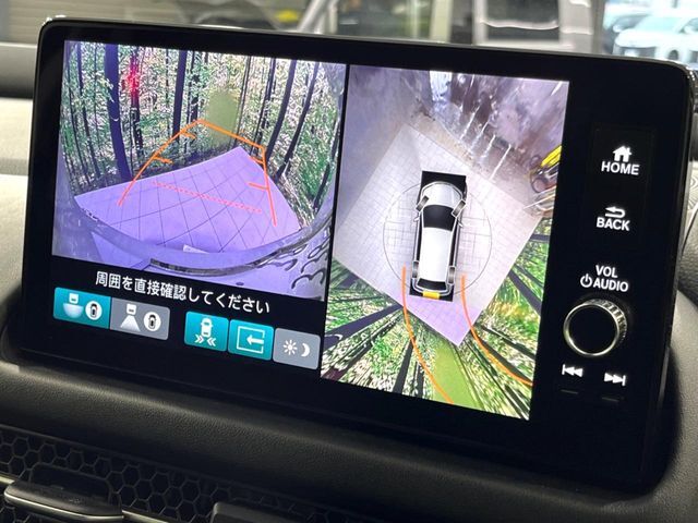 【マルチビューカメラシステム】専用のカメラにより、上から見下ろしたような視点で360度クルマの周囲を確認することができます☆死角部分も確認しやすく、狭い場所での切り返しや駐車もスムーズに行えます。