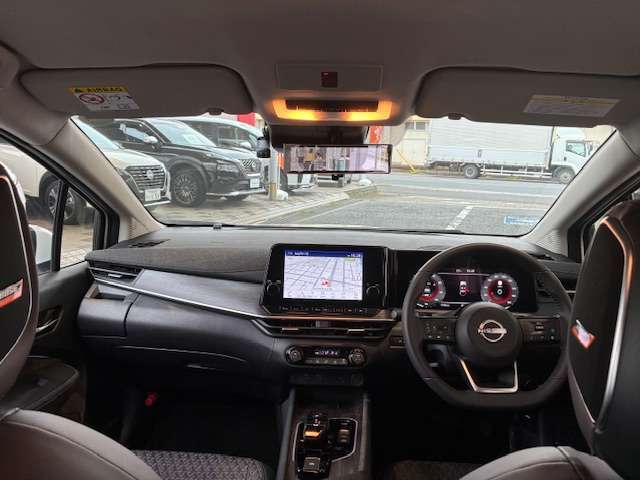 運転席・インパネまわりの画像です！ドライブがより一層快適にお楽しみいただけると思います！