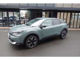 弊社では全車両の事前点検整備を実施しております。新車保証を継承しましてのご納車となります。