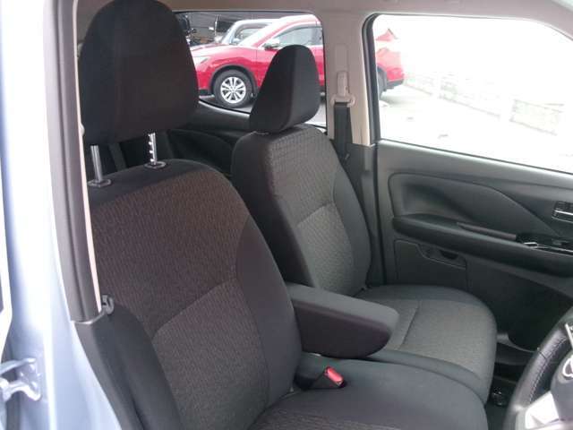 クッション性の高いシートは疲労度が少なく、また足元も広いので目的地まで快適に過ごせます♪