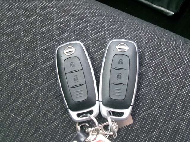 便利なインテリジェントキー付です。両手がふさがっていても楽々ドアのロック解除ができます！