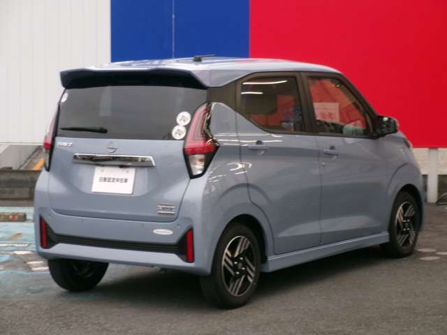 法定12ヶ月点検をさせていただきます。ディーラー工場でしっかり点検させていただきますので、ご安心下さい。新車保証が残っておりましたら保証継承もさせていただき、ご納車させていただきます！