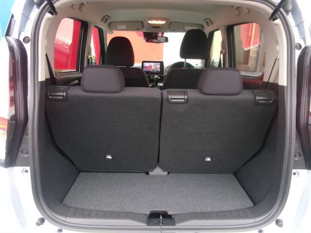 荷物の出し入れもしやすいラゲッジ。