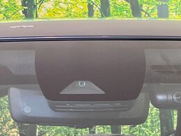 【トヨタセーフティセンス】走行中に前方の車両等を認識し、衝突しそうな時は警報とブレーキで衝突回避と被害軽減をアシスト。より安全にドライブをお楽しみいただけます。