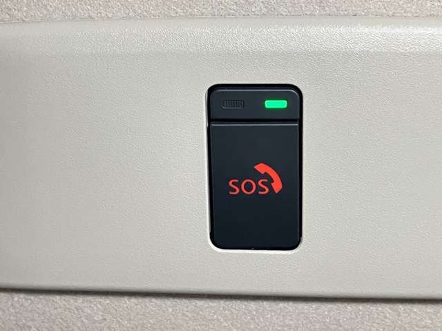 【SOSコール】事故や急病の時にボタンひとつで専門のオペレーターに接続。エアバックが開く事故の時は自動でオペレータに接続してくれます！