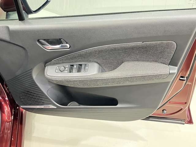 【運転席ドア】収納ポケットが付いているので運転席周りもスッキリ保てます★