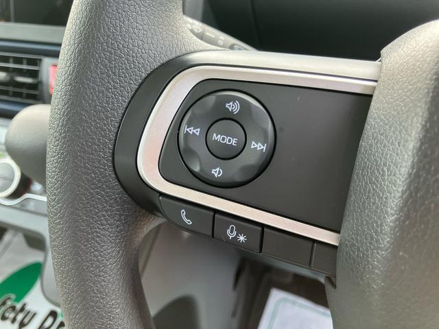 ハンドルから手を離さず純正ナビのオーディオ操作が行える”ステアリングスイッチ”・駐車時に安心の”バックモニター”・後部座席でも快適に音楽が聞こえる”リヤスピーカー”がセットで装着されます♪