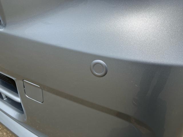 前後左右のバンパー四隅には、車庫入れ時などに障害物の接近をお知らせする”コーナーセンサー”が活躍します。音とブザー音で接近をお知らせします。