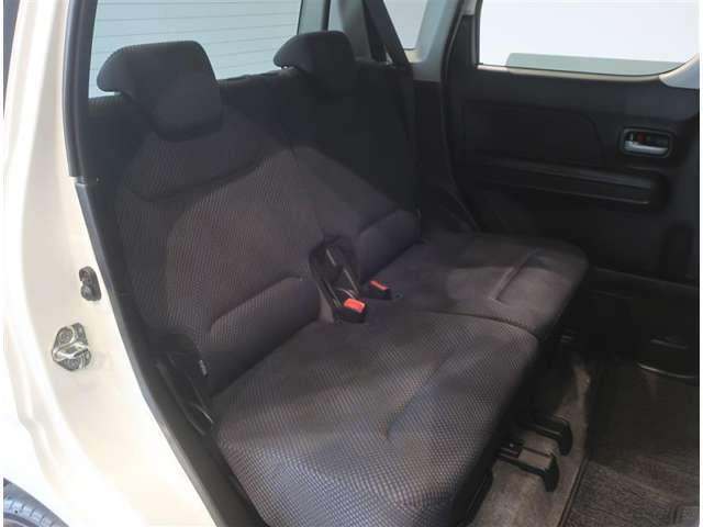 ゆとりある広々とした車内空間は、ドライブを始め買い物やレジャーなど、幅広く活躍します。一人でもみんなとでもお出かけを楽しみましょう！