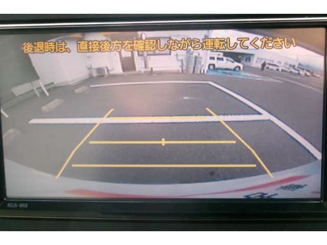 バックモニターで、後方を確認しながら安心して駐車することができます。運転初心者も熟練者も必須の機能ですよ！