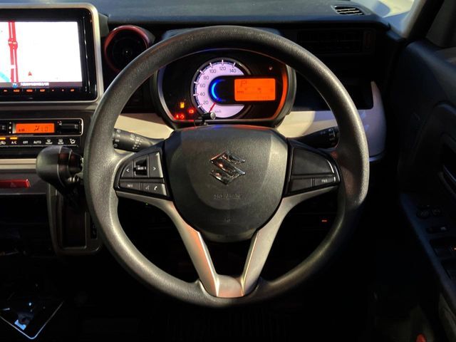 ★純正ウレタンハンドルです！取り回しの効きやすいステアリングは操作しやすい設計です。