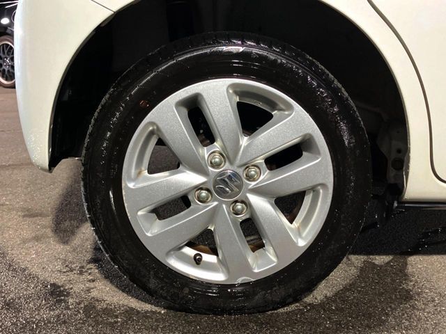 ★純正ホイルキャップ！ボディーに合ったデザインのキャップです！お洒落は足元から！社外アルミの取り付けも承っております！お気軽にご相談ください！