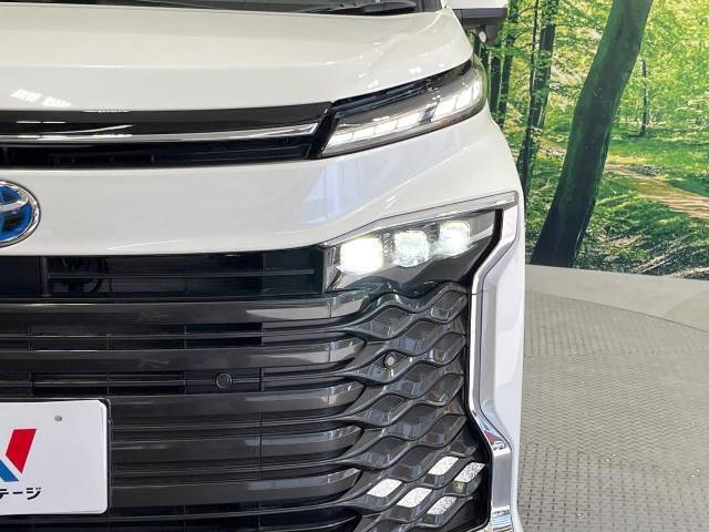 【LEDヘッドライト】悪天候や夜間走行時も良好な視界を確保し安心して運転できる高輝度LEDヘッドライトを装備！点灯速度が早く、消費電力も抑えられています。