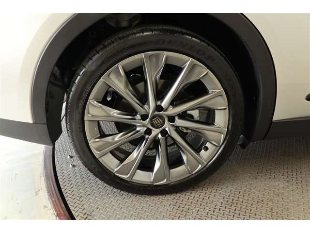 純正アルミホイール【タイヤサイズ225/45R21】