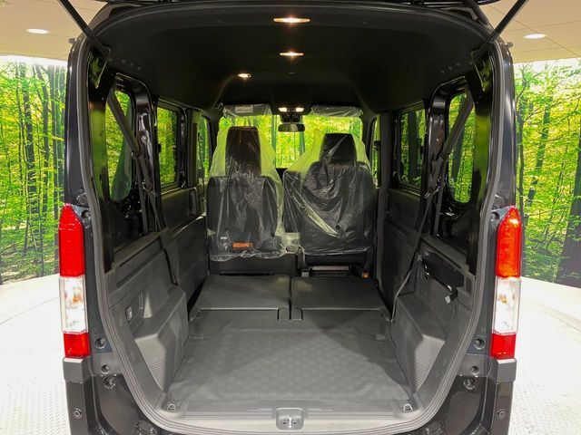 普段のお買い物や通勤、送迎等に十分な荷室スペースを確保しております。セカンドシートを倒すと、大きな荷物の積載も可能です♪