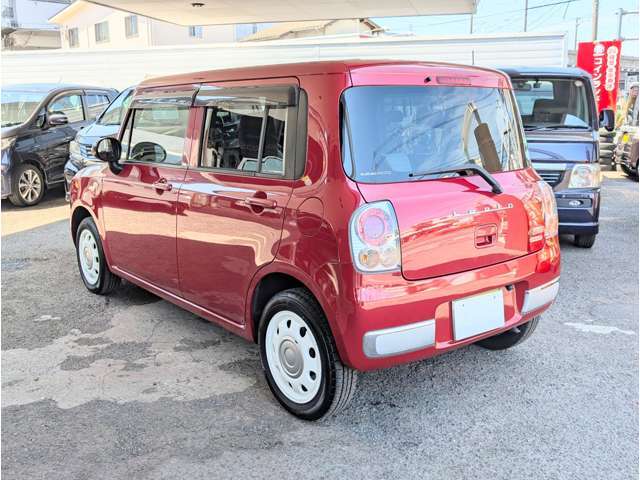 オシャレでかわいいレトロ調の軽自動車