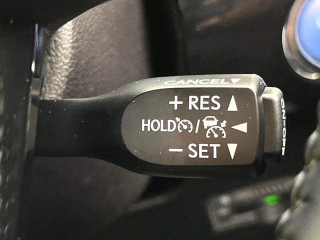 【レーダークルーズコントロール】高速道路での長距離走行が楽に！！自動で速度を保つクルーズコントロールが、衝突軽減システムと連携し、前方の車両を感知して車間を保つように速度調節してくれます！！