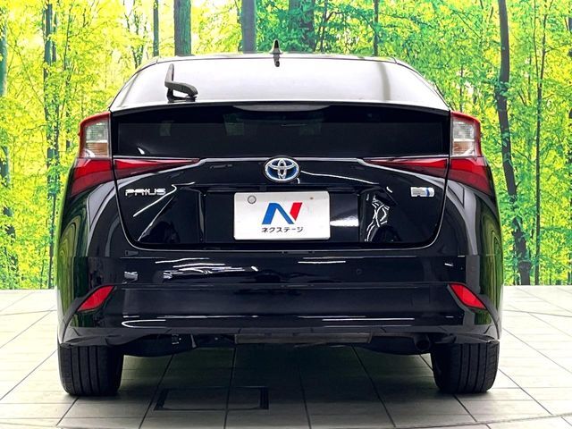 安心の最長10年・走行無制限保証（有償）をご用意。保証内容も充実はもちろん、無料点検＆オイル交換や、年中無休の全国・24時間ロードサービスも付帯されておりますのでご安心下さい。