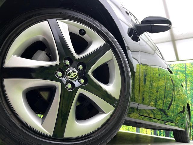 【純正17インチアルミホイール】外観にマッチした純正アルミホイールを装着しております。各種社外アルミホイールや、スタッドレスタイヤも取扱いしております。是非ご相談ください♪