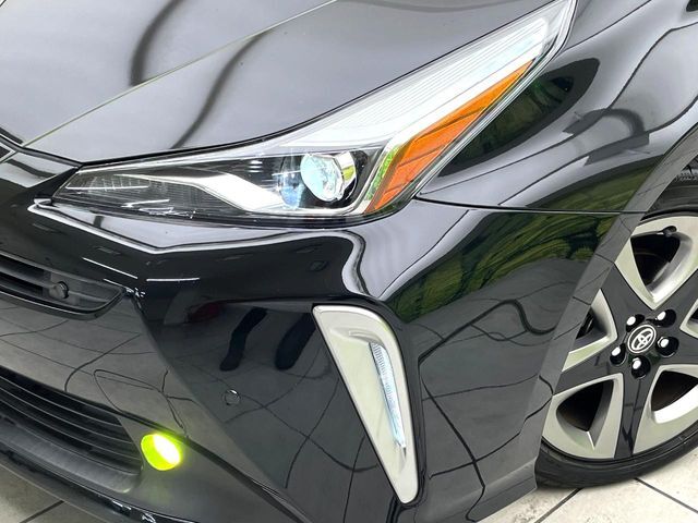 【LEDヘッドライト】悪天候や夜間走行時も良好な視界を確保し安心して運転できる高輝度LEDヘッドライトを装備！点灯速度が早く、消費電力も抑えられています。