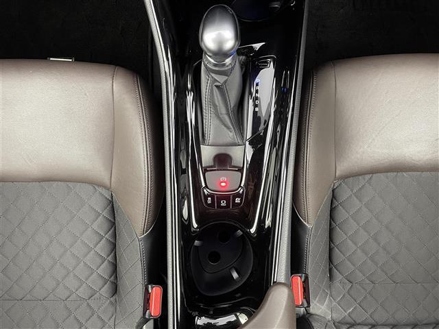 【シフトレバー】シフトも操作しやすく快適なドライブを楽しんでいただけます！