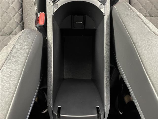 【助手席】きれいな助手席なので家族や友だちに乗ってもらっても安心です！