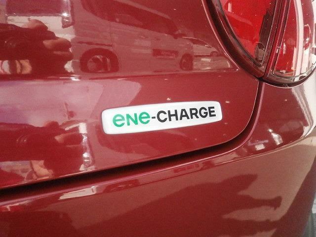 減速時のエネルギーで『発電＆充電』ガソリンの消費を抑えて低燃費を実現する『エネチャージ』搭載です！