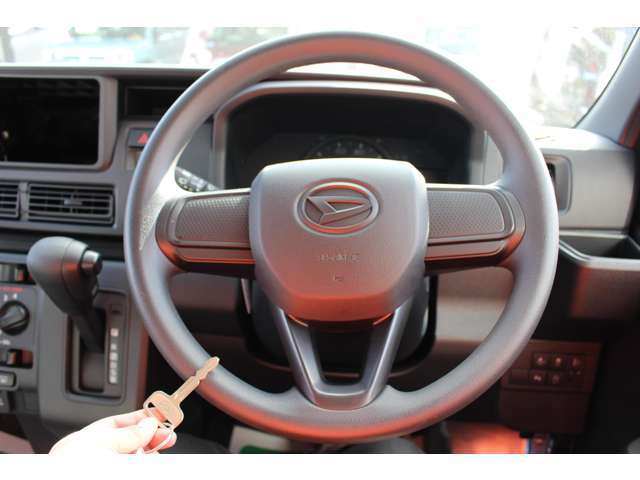 ☆自動車保険☆　保険も取り扱っておりますので、当社にて一括でお車の手続きができます！是非お任せ下さい！ 社員の9割が保険販売の資格取得者なので来店いただけた際はお気軽にお声がけくださいませ！