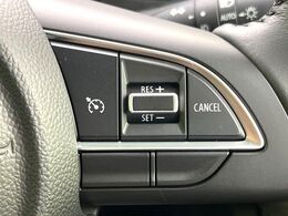 【クルーズコントロール】高速道路もラクラク走行。アクセルを離しても一定速度で走行ができ、長距離運転時の負担を軽減！加速・減速も簡単なスイッチ操作で調整できます。