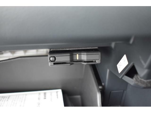 ETC車載器は助手席前のグローブボックス内に設定してあります